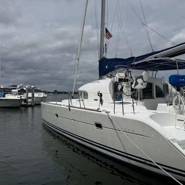 2000 Lagoon 380 cover photo