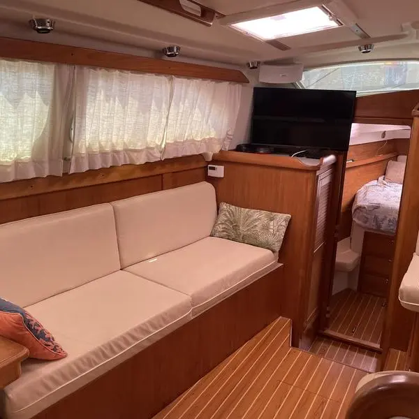 Photo 2 of 2005 Catalina CM440