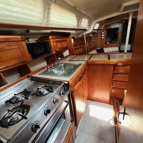 Photo 6 of 1991 Hunter Legend 37.5