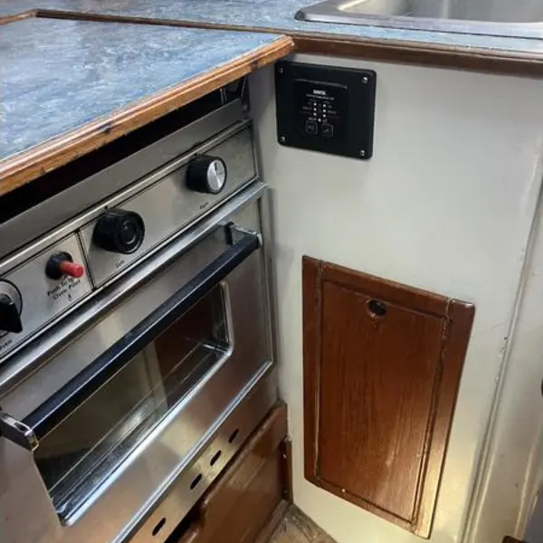Photo 2 of 1981 Endeavour E32