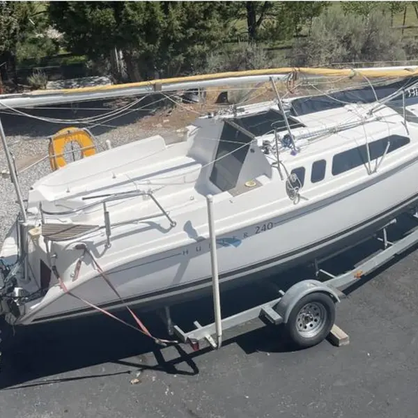 Photo 2 of 2000 Hunter 240