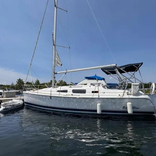 Photo 1 of 2005 Hunter 33