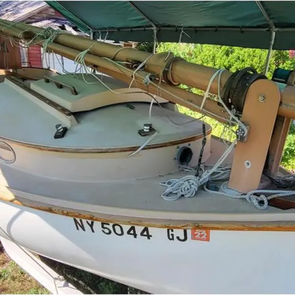 Photo 3 of 1988 MENGER 17' CATBOAT