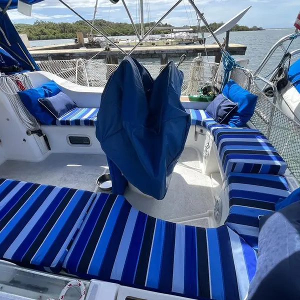 Photo 2 of 2002 Beneteau 393