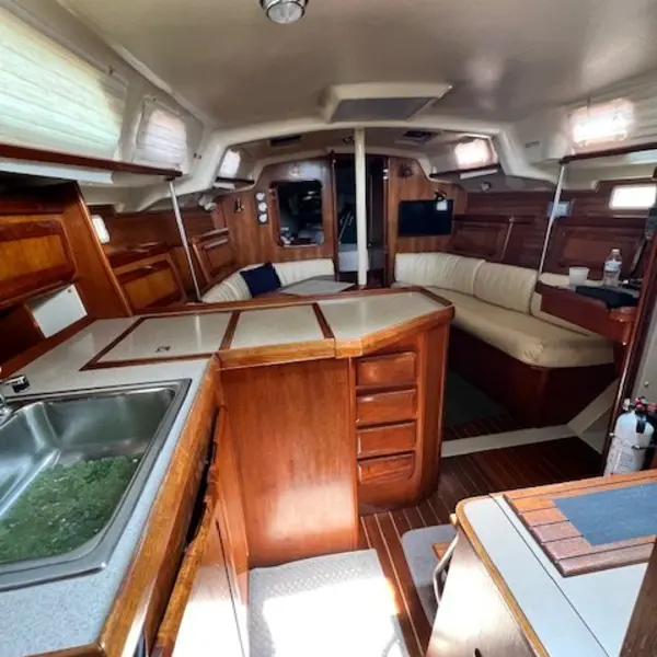 Photo 3 of 1991 Hunter Legend 37.5
