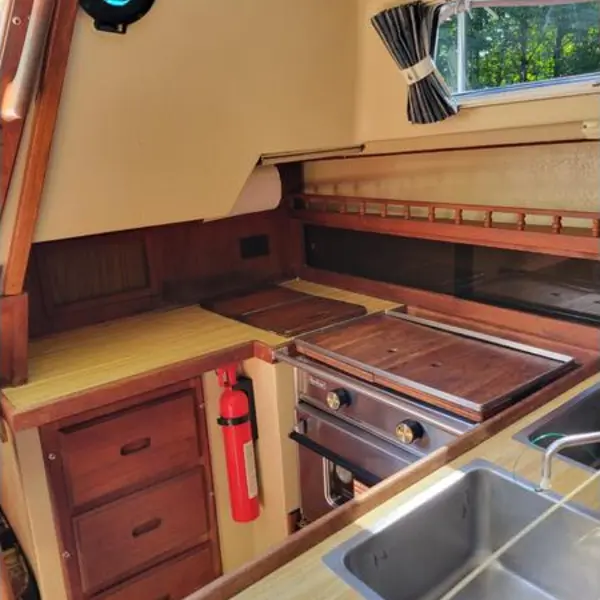 Photo 2 of 1982 Catalina Standard Rig