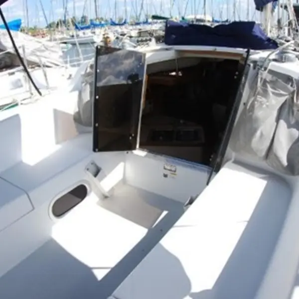 Photo 2 of 2004 Catalina 320