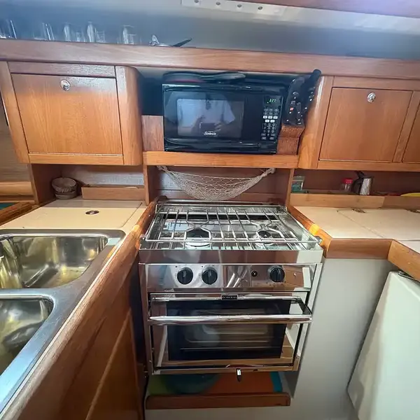 Photo 5 of 2003 Catalina 350