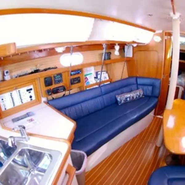 Photo 6 of 2004 Catalina 320