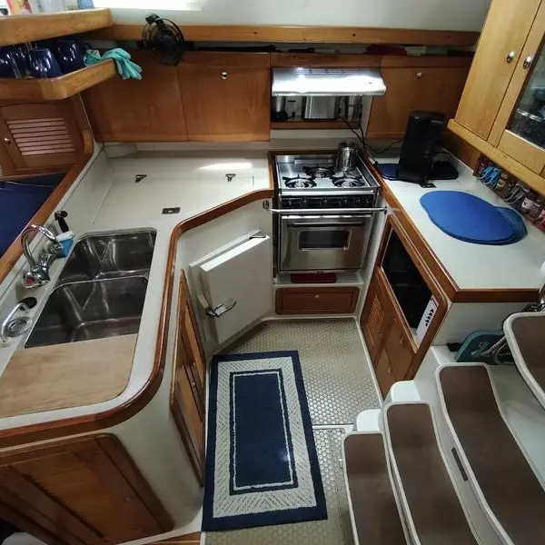 Photo 9 of 2005 Catalina 400 MKII