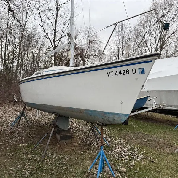 Photo 2 of 1985 Hunter 23