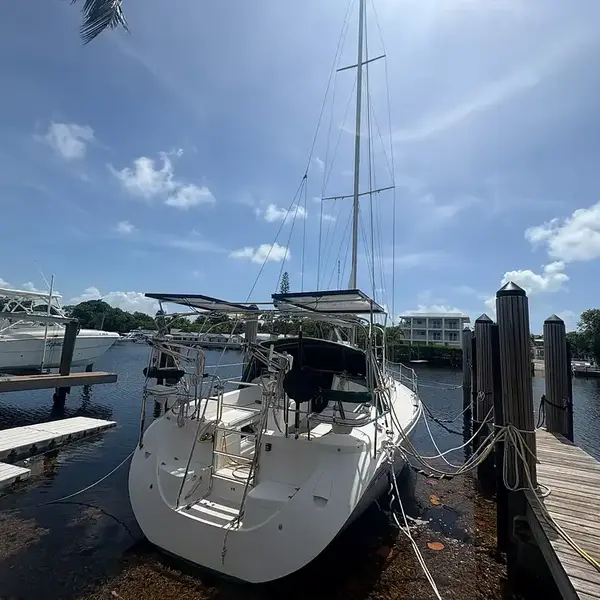 Photo 1 of 2003 Catalina 350