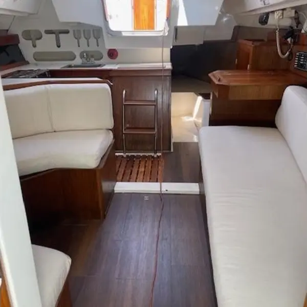 Photo 6 of 1987 Hunter 31
