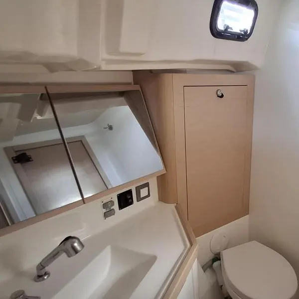 Photo 10 of 2019 BENETEAU OCEANIS 46.1