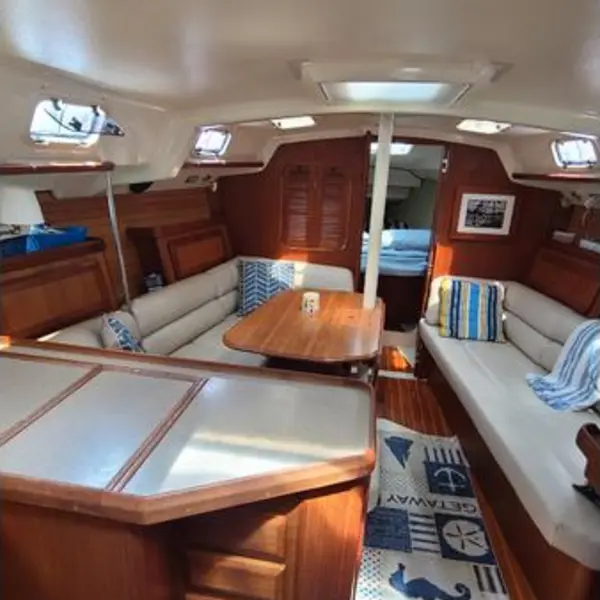 Photo 1 of 1994 Hunter Legend 37.5