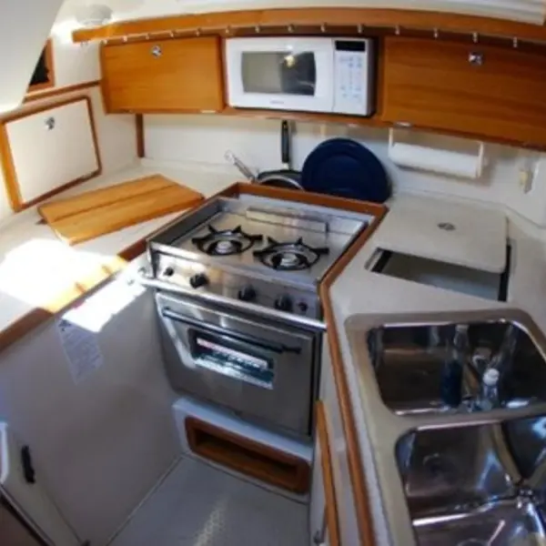 Photo 8 of 2004 Catalina 320