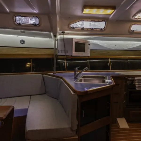 Photo 6 of 1985 Hunter 40