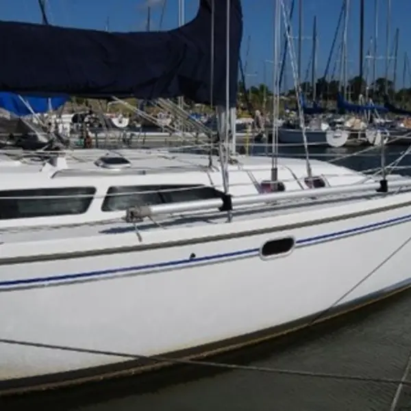 Photo 3 of 2004 Catalina 320
