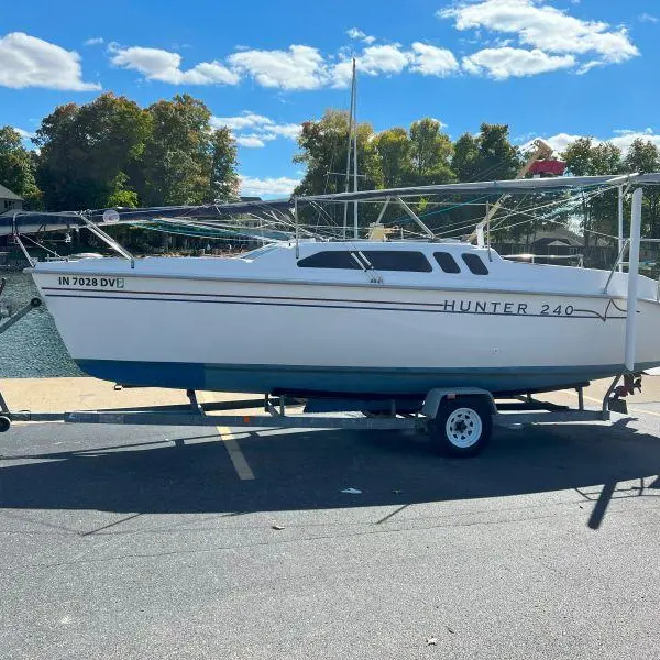 Photo 5 of 1998 Hunter 240