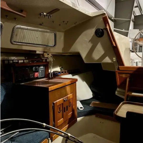 Photo 4 of 1982 Catalina 30 Tall Rig