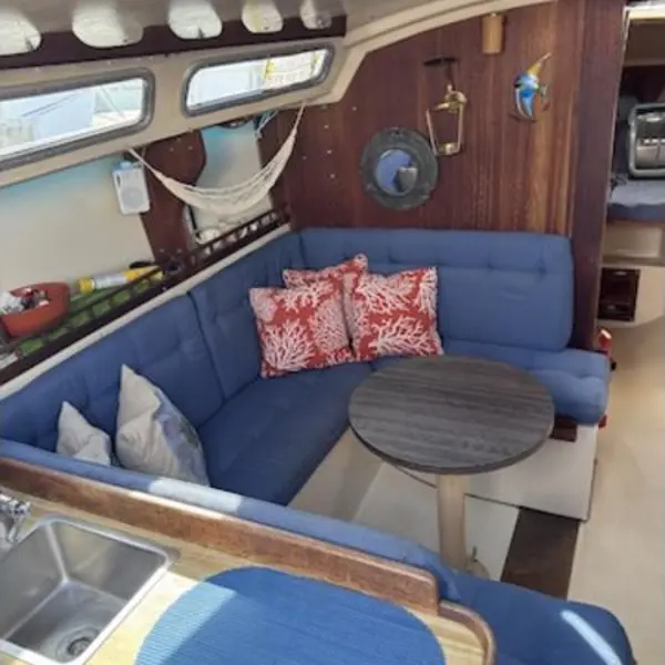 Photo 10 of 1983 Catalina C-30 Tall Rig