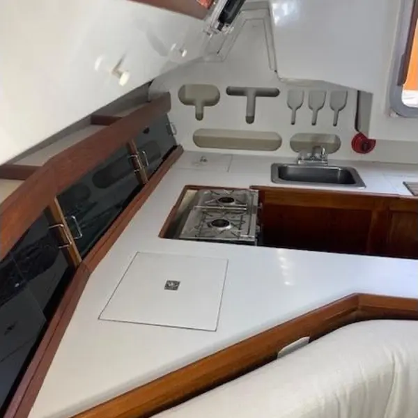 Photo 8 of 1987 Hunter 31