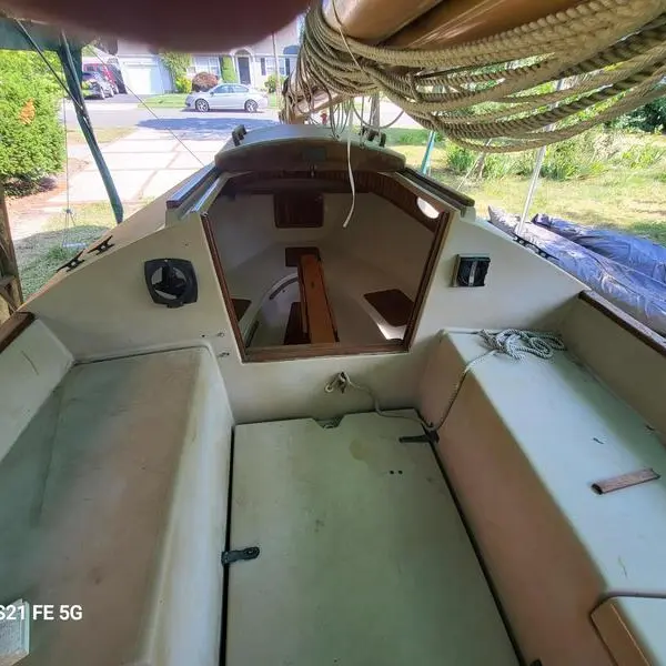 Photo 9 of 1988 MENGER 17' CATBOAT