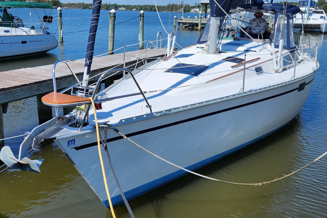 1991 Hunter Legend — For Sale — Sailboat Guide